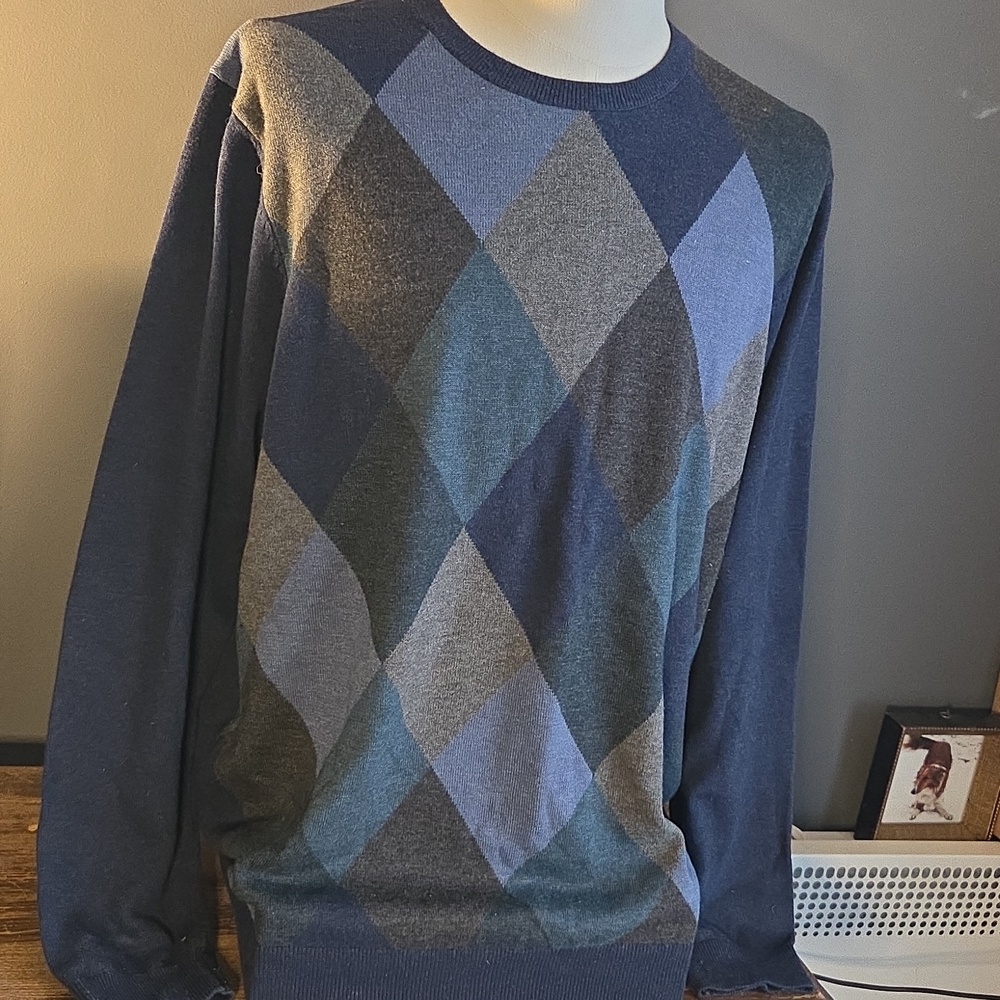 Van Heusen Mens Light Weight Sweater Size L/XL Front Argyle Print 60% Cotton